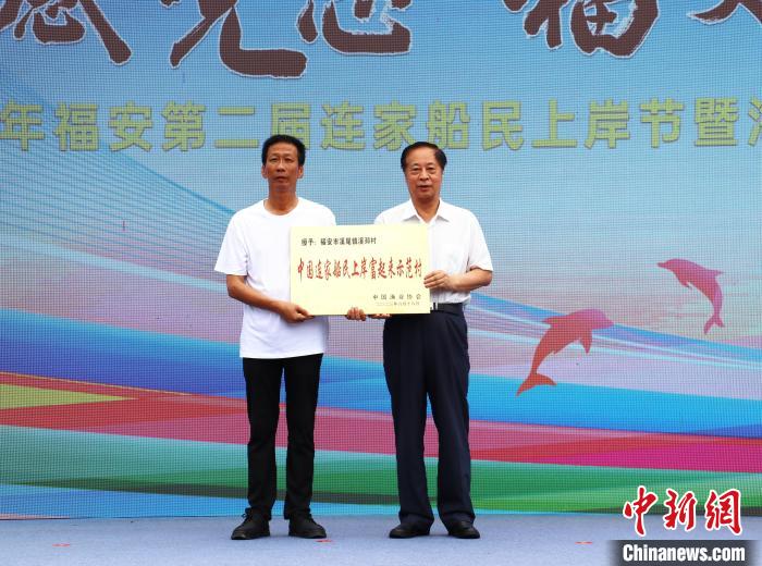 溪邳村獲“中國連家船民上岸富起來示范村”榮譽稱號?！×珠派?攝