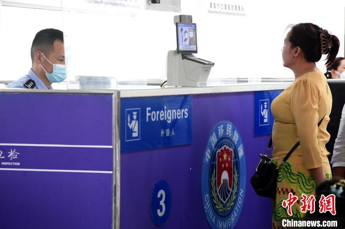 云南瑞麗邊檢站2023年至今出入境流量突破100萬(wàn)人次