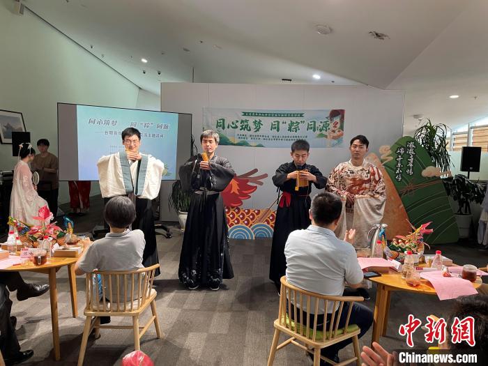 現(xiàn)場(chǎng)漢服展示 馬芙蓉 攝 現(xiàn)場(chǎng)漢服展示 馬芙蓉 攝