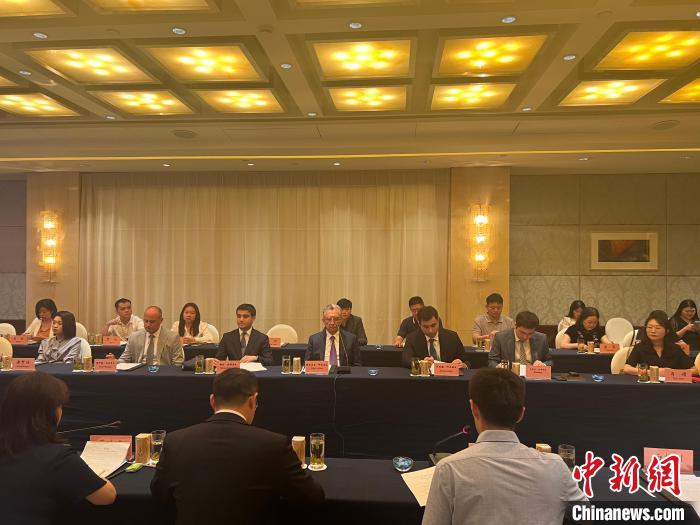 座談會現(xiàn)場。　岳依桐 攝