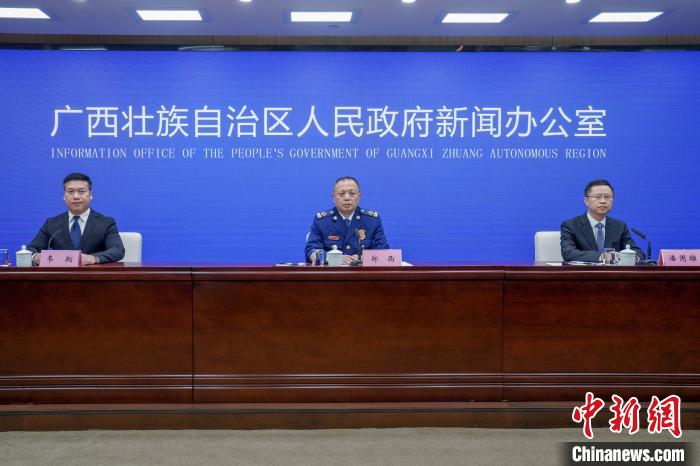 圖為發(fā)布會現(xiàn)場?！⊥跻哉?攝