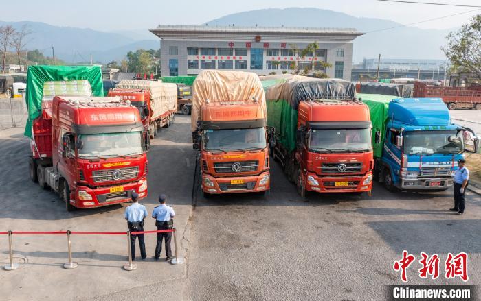 圖為芒滿通道執(zhí)勤現(xiàn)場?！☆殿厵z站供圖