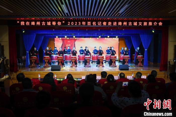 媒體記者游古城、賞非遺、品美食，感受當(dāng)?shù)睾裰氐奈幕滋N(yùn)?！∥淇〗?攝