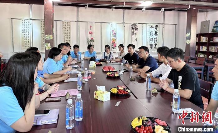 兩岸青年暢聊家風(fēng)傳承。　陳勇斌 攝