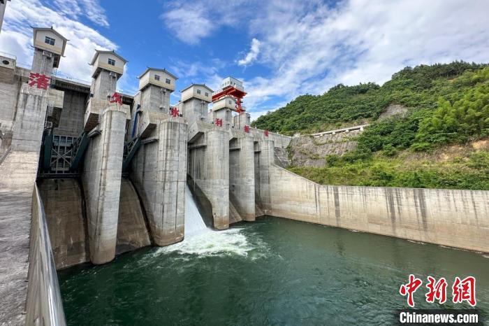 圖為落久水利樞紐工程?！№f國政 攝