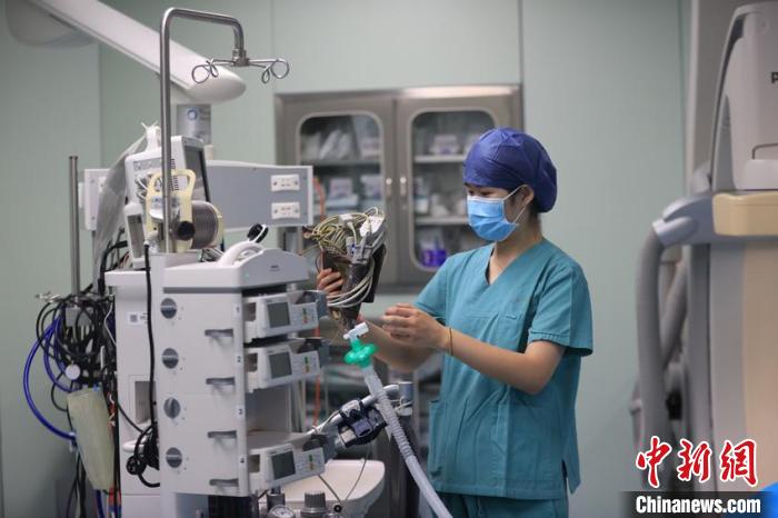 潘乃凡工作時的照片。　吉林大學白求恩第一醫(yī)院供圖