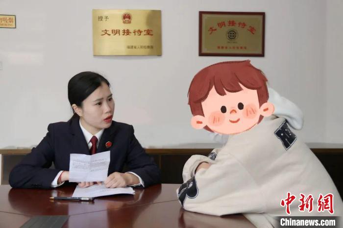 資料圖：檢察官對小樂(化名)開展一對一幫扶?！」盘锟h人民檢察院 供圖