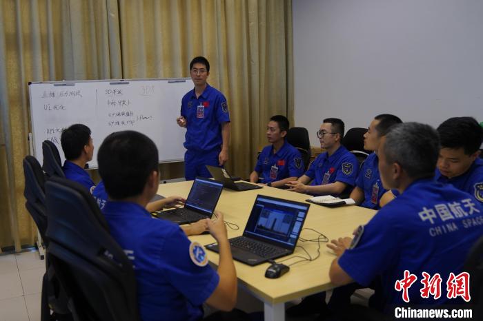 圖為天舟六號任務期間指顯團隊在研究討論?！O鈺程供圖