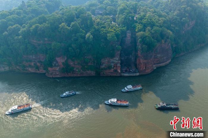 四川樂(lè)山大佛景區(qū)管委會(huì)官方回應(yīng)稱(chēng)：大佛被賣(mài)傳言不實(shí)