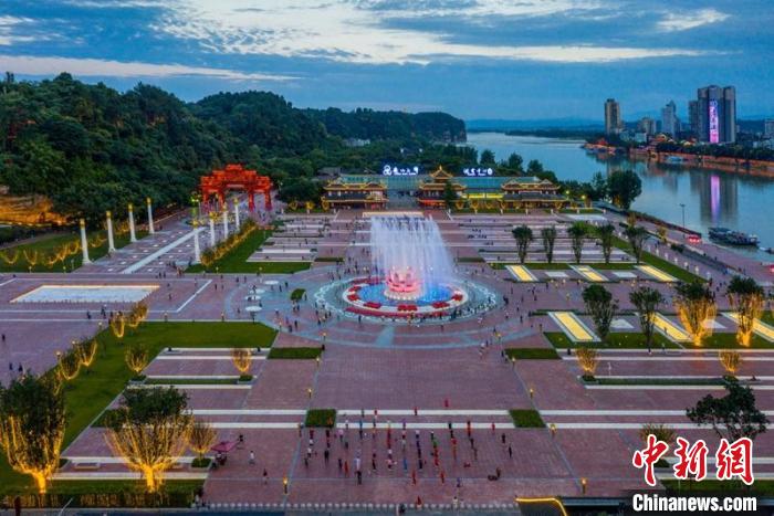 樂(lè)山大佛景區(qū)大佛文化廣場(chǎng)。(資料圖) 劉慧 攝