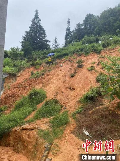 賀州市昭平縣文竹鎮(zhèn)桂花村山體滑坡現(xiàn)場?！V西自然資源廳供圖