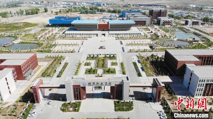 2021年5月上旬，航拍位于甘肅張掖市山丹縣的培黎職業(yè)學(xué)院。(資料圖) 高展 攝