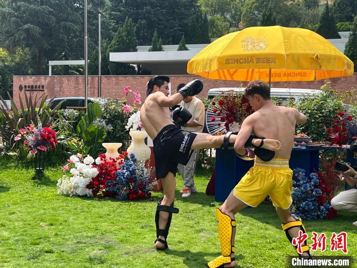 圖為活動(dòng)現(xiàn)場(chǎng)的泰拳展示環(huán)節(jié)?！⌒芗研?攝