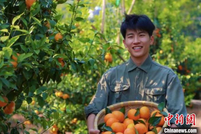 從三尺講臺(tái)到人民大會(huì)堂廣西“Z世代”鄉(xiāng)村教師的美麗家鄉(xiāng)夢