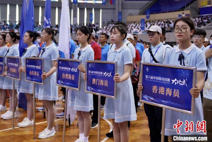 香港、澳門、臺灣工會組織的代表隊參賽。　錢晨菲 攝