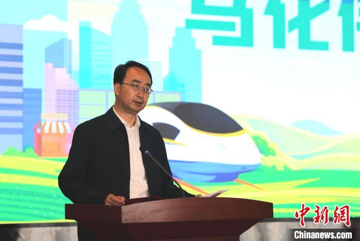 圖為海東市委常委、宣傳部部長(zhǎng)馬化偉在啟動(dòng)儀式上致辭?！⊙Φ?攝