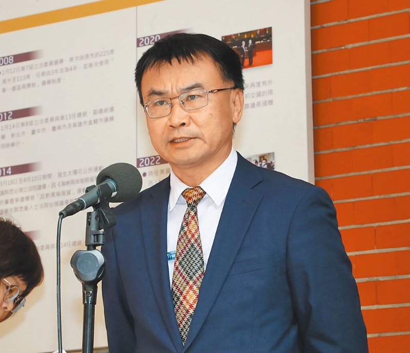 中國大陸開放臺鳳梨釋迦，農(nóng)委會主委陳吉仲反而在臉書砲轟臺東縣長饒慶鈴。（圖／本報系資料照）