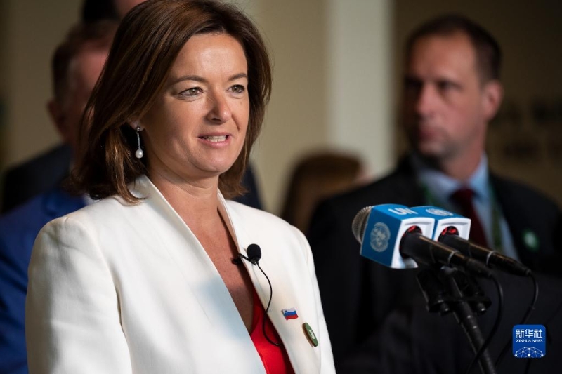 6月6日，在位于紐約的聯(lián)合國總部，斯洛文尼亞外長塔尼婭·法永在斯洛文尼亞當選聯(lián)合國安理會非常任理事國后在記者見面會上講話。（圖源：新華社）