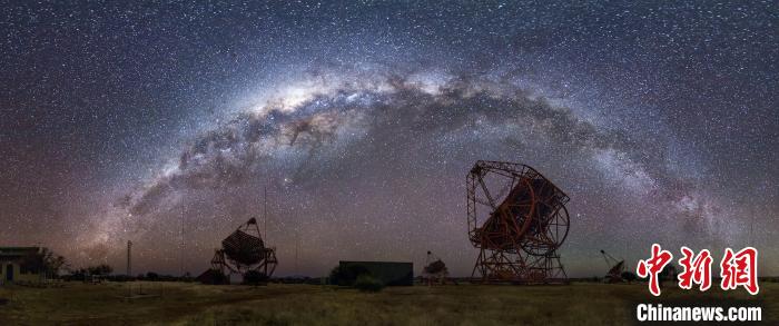 圖為銀河拱橋?！〈鹘ǚ?攝