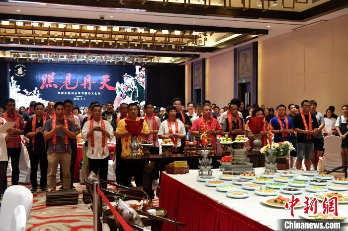 圖為2023年兩岸青年信俗淵源尋根之旅分享會(huì)暨2023福州弘圣堂關(guān)帝文化祭活動(dòng)現(xiàn)場(chǎng)。　呂明 攝