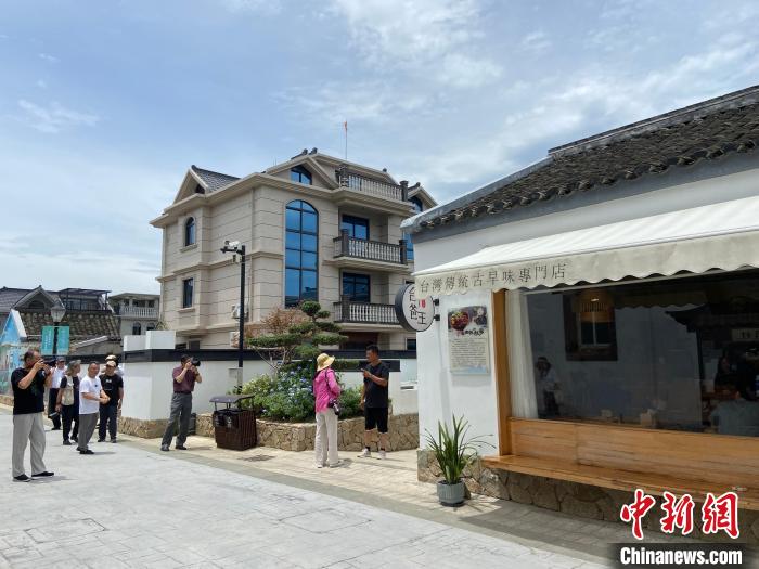 采風團走進舟山鄉(xiāng)村?！×植?攝