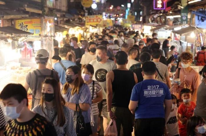 冰粉、雙皮奶、螺螄粉……臺網(wǎng)友發(fā)帖：臺灣街頭越來越多大陸小吃