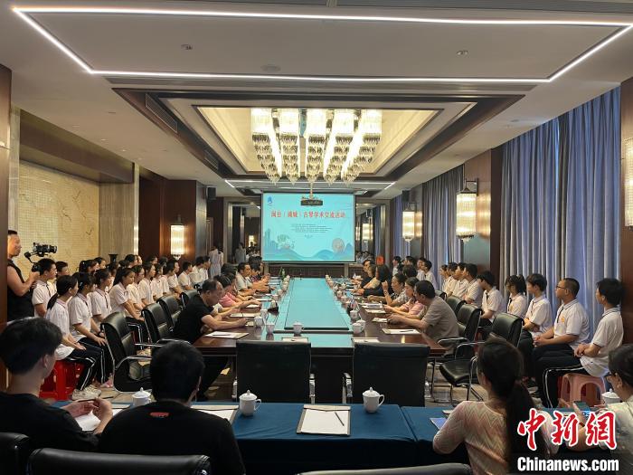 閩臺(tái)古琴技藝培訓(xùn)交流活動(dòng)同步舉行。　葉國(guó)寶 攝