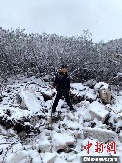 圖為王彥凱在德瑪隆巡邏途中?！±歼吘撑沙鏊﹫D