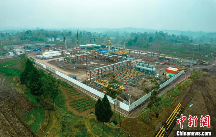 大慶油田潼深4井試采凈化站 韓京 攝 大慶油田潼深4井試采凈化站 韓京 攝