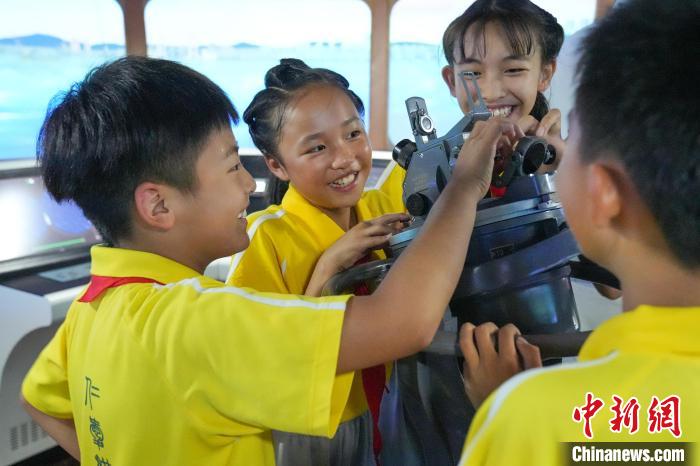 圖為學生參觀?！⊥鮽?攝