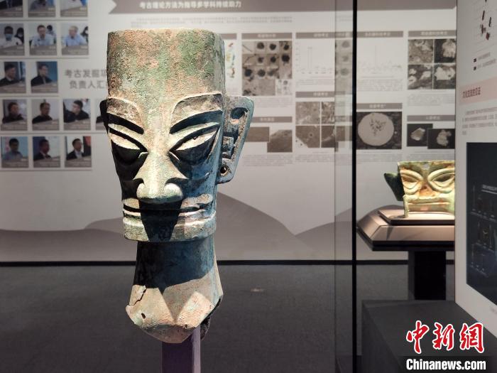 圖為四川三星堆遺址出土的銅人頭像?！≮w曉 攝