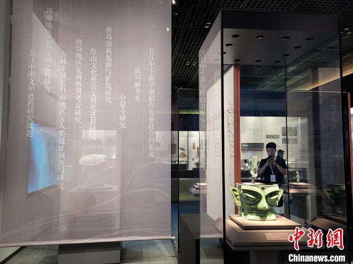 記者探訪展覽現(xiàn)場(chǎng)?！≮w曉 攝