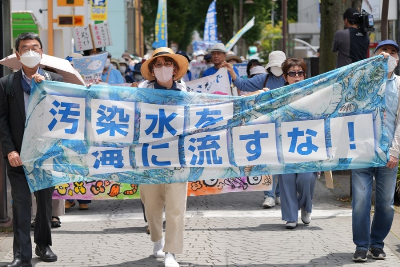 6月20日，人們在日本福島市參加反對核污染水排海的抗議活動。（圖源：新華社）
