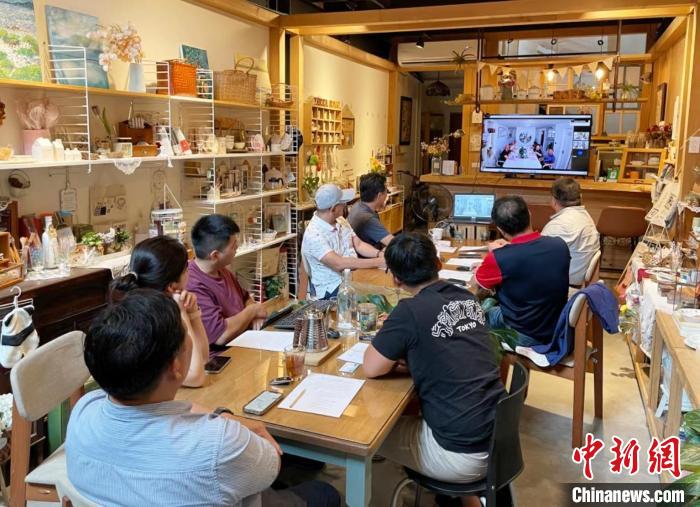 “融情·同心”寧(德)臺(灣)建筑師驛站(臺中)“云揭牌”儀式在寧德市、臺灣臺中市同步舉行?！×置项R 攝