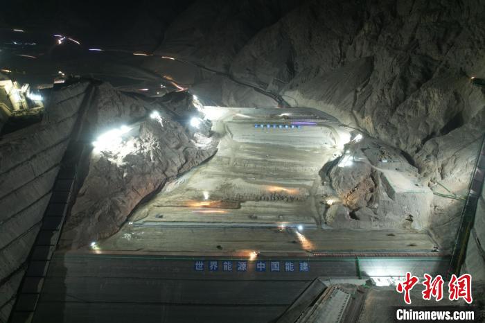 新疆大石峽水利樞紐工程：大壩關鍵主體進入填筑高峰期
