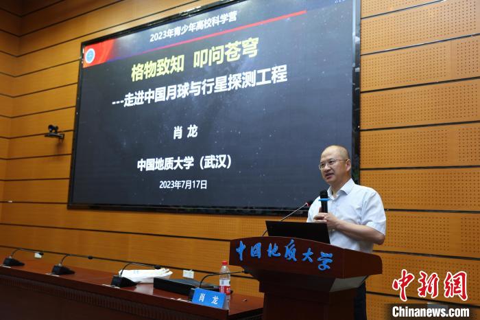 開營儀式后，專家作科普報(bào)告 王俊芳 攝