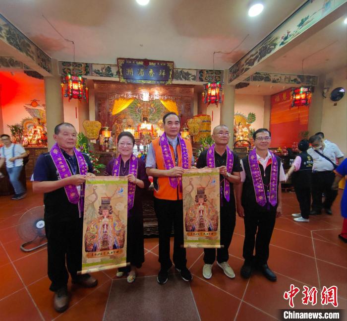 兩岸媽祖信眾合影留念?！↓埼膮^(qū)委臺(tái)港澳辦供圖