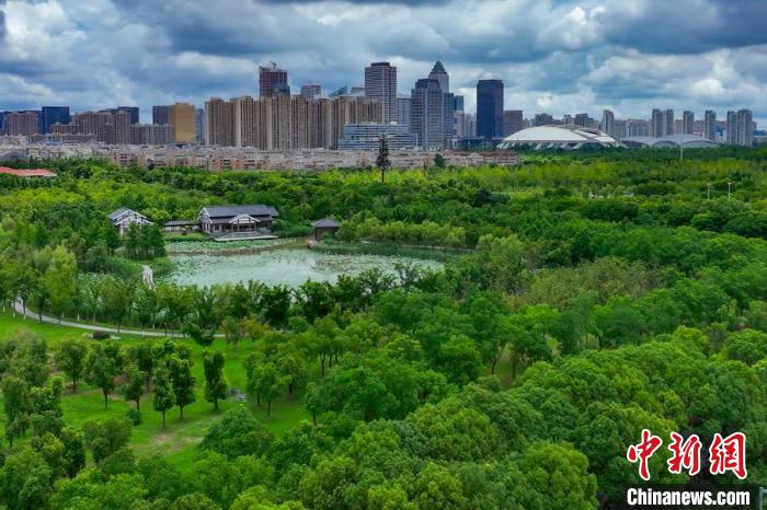 崇川區(qū)人居環(huán)境一流，擁有“一山一水”兩個(gè)風(fēng)景名勝區(qū)?！°蟛?攝
