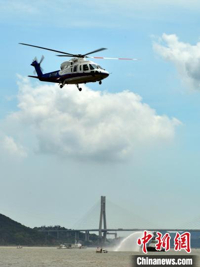 圖為各海上救援力量抵達(dá)演練現(xiàn)場?！埍?攝