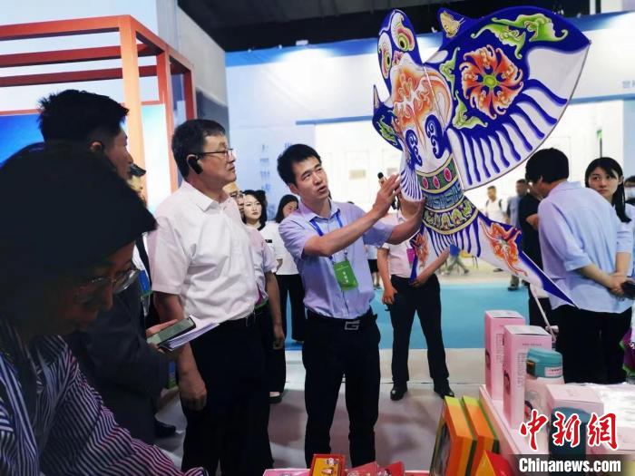 “曹氏風箏”傳承人內(nèi)蒙古行：以草原為舞臺，向世界講述中華文化