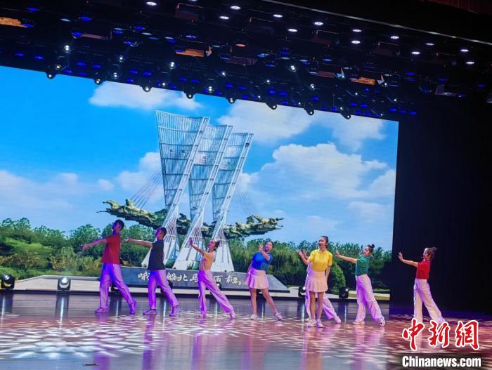 演出現(xiàn)場(chǎng)。　郁曉艷 攝