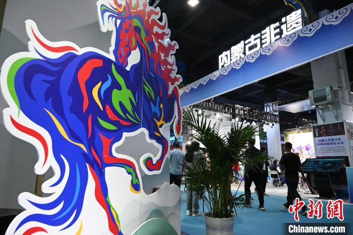 文博會(huì)設(shè)內(nèi)蒙古非遺展區(qū)。劉文華 攝