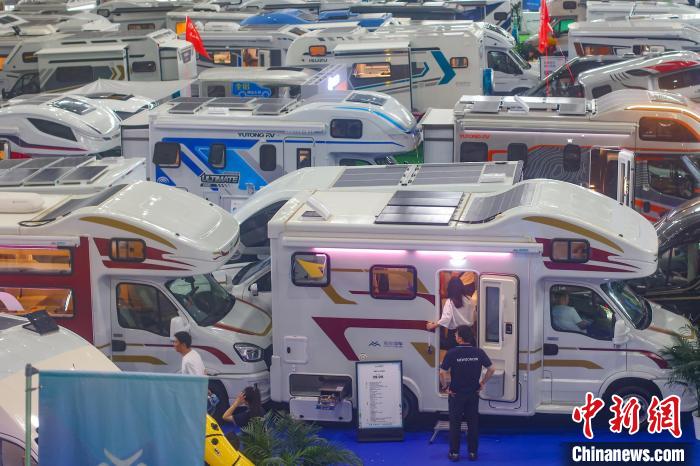 引領(lǐng)旅游高品質(zhì)出行各式房車集中亮相2023長三角(南京)國際旅游裝備博覽會
