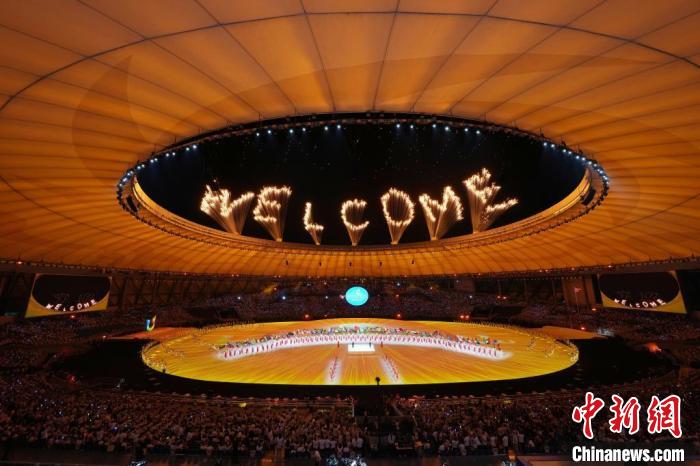 7月28日晚，第31屆世界大學(xué)生夏季運動會開幕式在四川省成都市舉行。圖為開幕式焰火。　中新社記者 毛建軍 攝