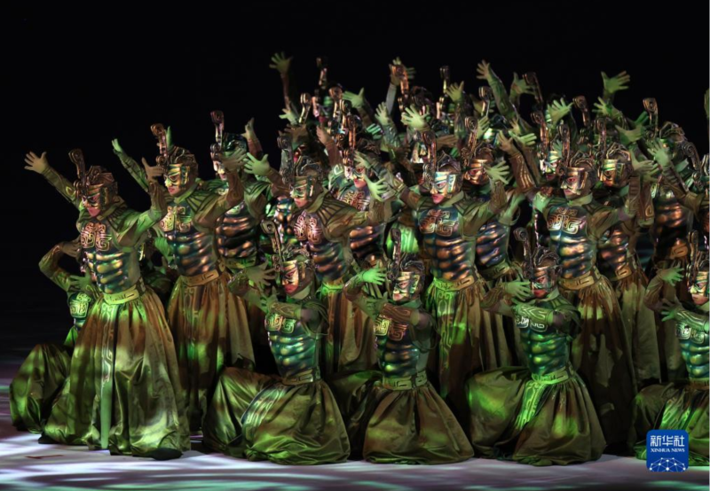 7月28日，演員在開幕式上表演。新華社記者 張麗蕓 攝