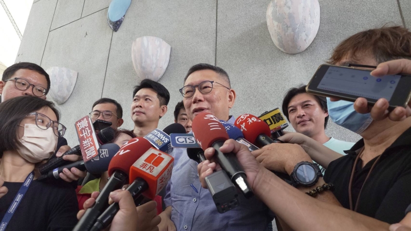 對(duì)于民眾黨英文官網(wǎng)的爭議，民眾黨主席柯文哲表示，以后要找英文母語的人來審查。（圖源：臺(tái)灣《聯(lián)合報(bào)》）