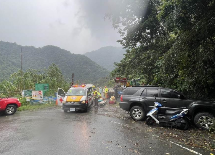 臺電輸變電工程處北區(qū)施工處承攬商工程車在桃園復(fù)興墜谷 臺電輸變電工程處北區(qū)施工處承攬商工程車在桃園復(fù)興墜谷