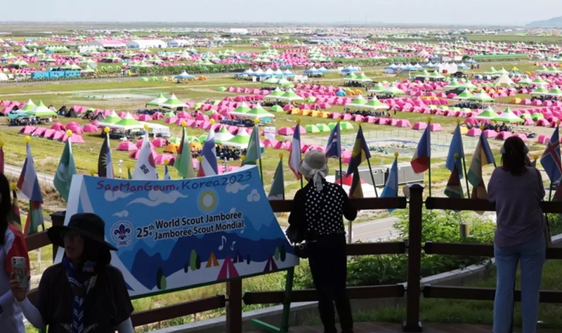 世界童軍大露營(yíng)高溫下在韓國(guó)全羅北道扶安郡新萬(wàn)金營(yíng)地舉行。（圖源：美聯(lián)社）