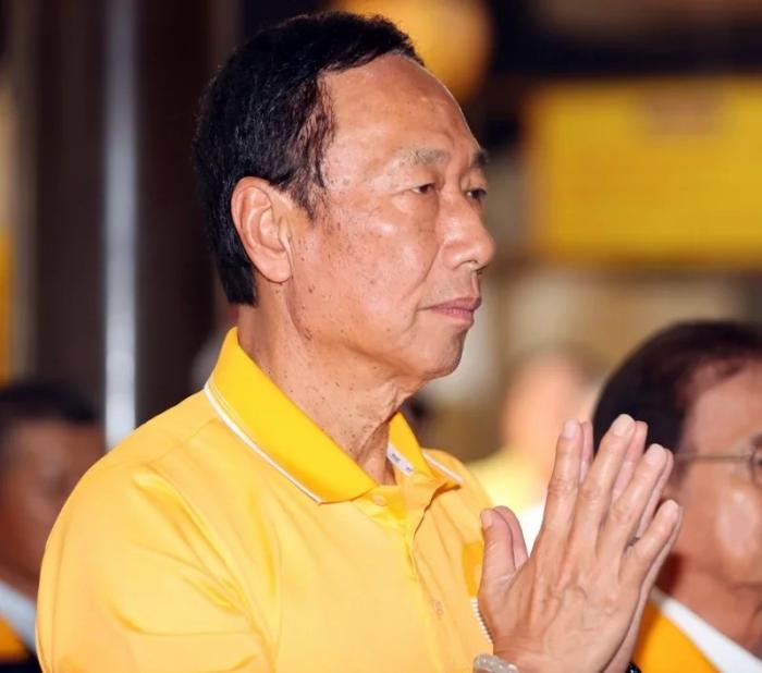 資料圖：郭臺銘南下屏東參訪東港東隆宮。圖片來源：臺灣《聯(lián)合報》 劉學圣 攝.jpg