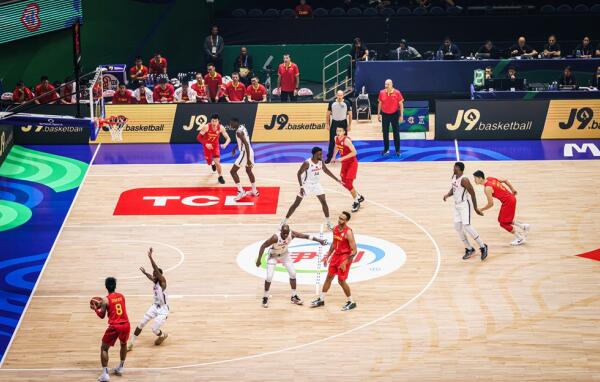 中國(guó)隊(duì)終于拿到了久違的勝利，奧運(yùn)資格的爭(zhēng)奪看到了一絲希望，但是過了不到4小時(shí)，再次墜入深淵。